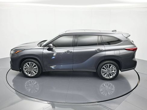 Used 2023 Toyota Highlander Platinum FWD image 37