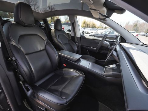 Used 2026 Tesla Model Y AWD image 34