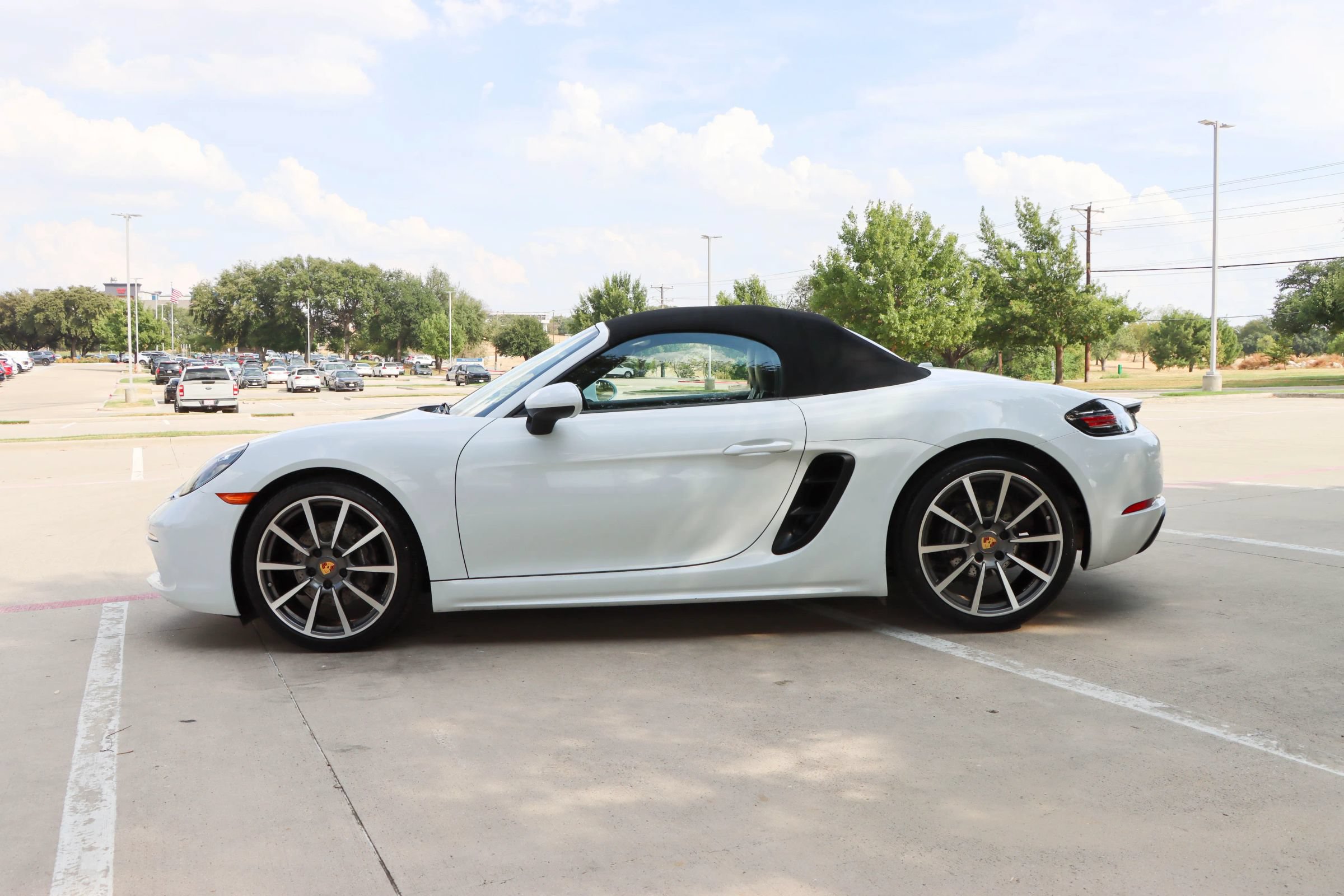 Used 2019 Porsche 718 Boxster RWD image 12