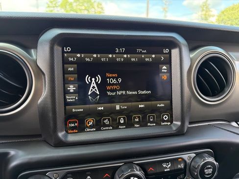 Used 2023 Jeep Gladiator Sport AWD/4WD image 14