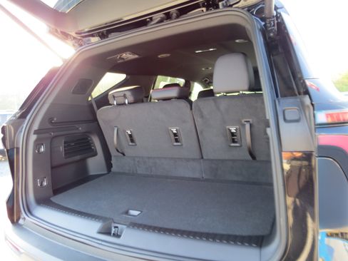 New 2026 Chevrolet Traverse Z71 w/ Enhanced Driving Package AWD/4WD image 12