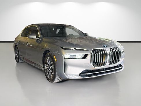 Used 2024 BMW i7 eDrive50 RWD image 1