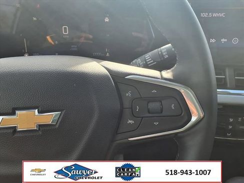 Used 2025 Chevrolet Trax LT w/ LT Convenience Package image 17