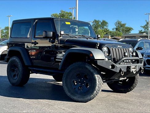 Used 2015 Jeep Wrangler Sport w/ Connectivity Group AWD/4WD image 3