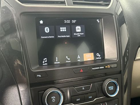 Used 2018 Ford Explorer XLT w/ Equipment Group 202A FWD image 33
