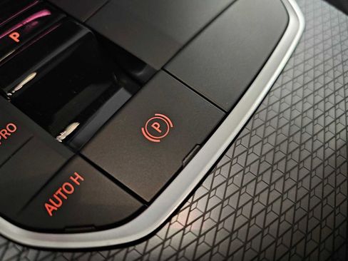 Used 2025 BMW 330i xDrive Sedan w/ Convenience Package image 24