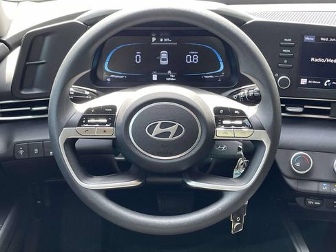 Certified 2025 Hyundai Elantra SE FWD image 12