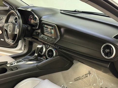 Used 2016 Chevrolet Camaro SS RWD image 16