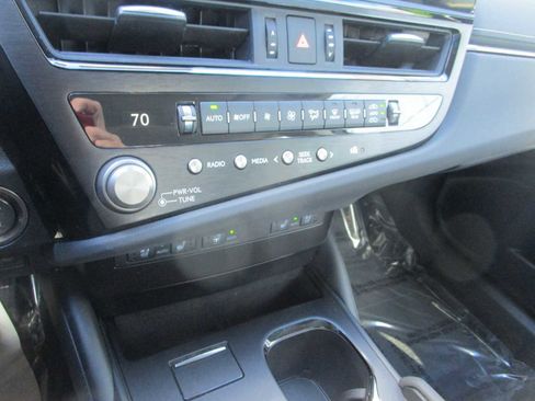 Used 2023 Lexus ES 350 w/ Premium Package image 22