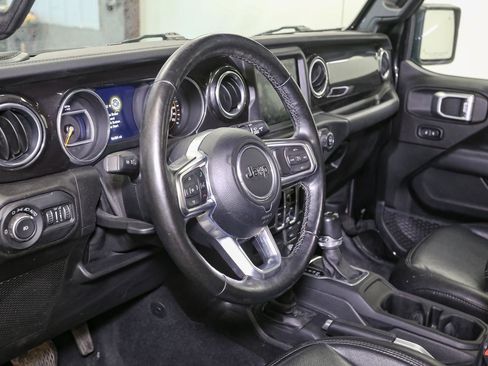 Used 2020 Jeep Wrangler Unlimited Sahara AWD/4WD image 21