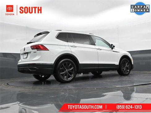 Used 2024 Volkswagen Tiguan SE image 40