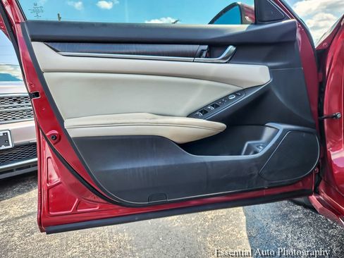 Used 2018 Honda Accord EX image 17