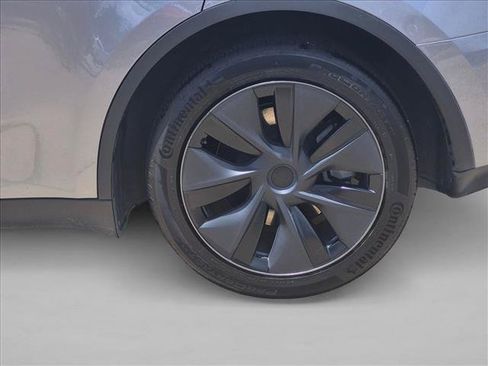 Used 2025 Tesla Model Y Long Range AWD/4WD image 17