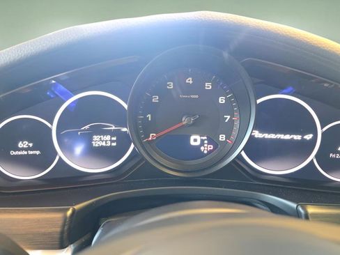 Used 2022 Porsche Panamera 4 image 13