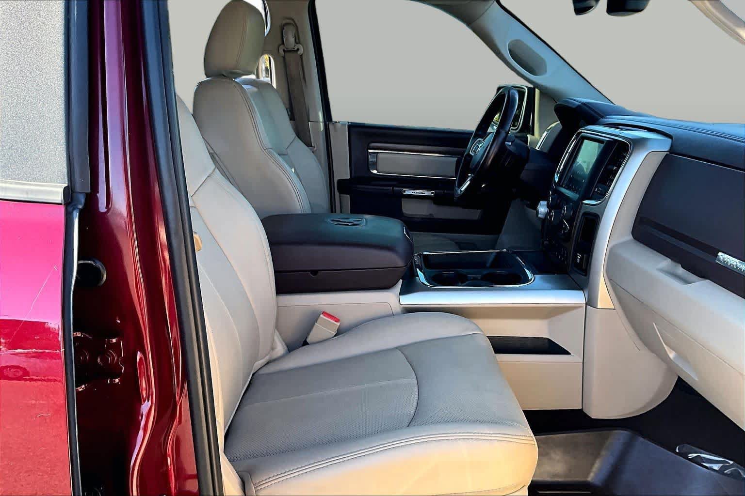 Used 2018 RAM 1500 Laramie w/ Convenience Group AWD/4WD image 8