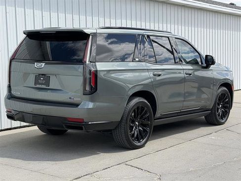Certified 2024 Cadillac Escalade Sport Platinum w/ LPO, ONYX Package AWD/4WD image 4
