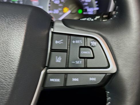 Used 2023 Toyota Highlander XSE FWD image 36