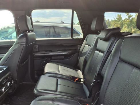 Used 2018 Ford Expedition XLT w/ Equipment Group 202A image 9