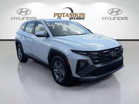 Certified 2025 Hyundai Tucson SE FWD image 3