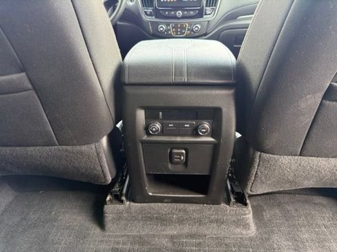 Used 2023 Chevrolet Traverse LT FWD image 14
