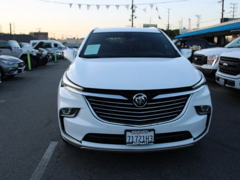 Used 2022 Buick Enclave Essence image 2