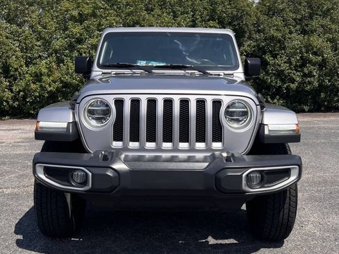 Used 2018 Jeep Wrangler Unlimited Sahara AWD/4WD image 11