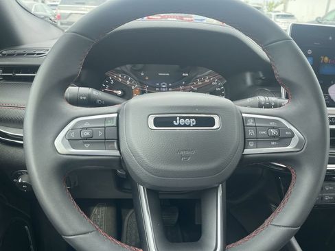 Used 2025 Jeep Compass Trailhawk AWD/4WD image 18