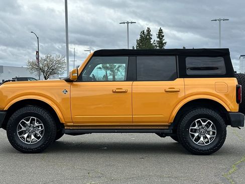 Used 2022 Ford Bronco Outer Banks image 9