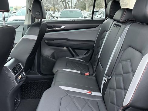 Used 2025 Volkswagen Atlas Peak Edition SE image 12