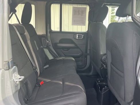 Used 2019 Jeep Wrangler Unlimited Sahara image 35