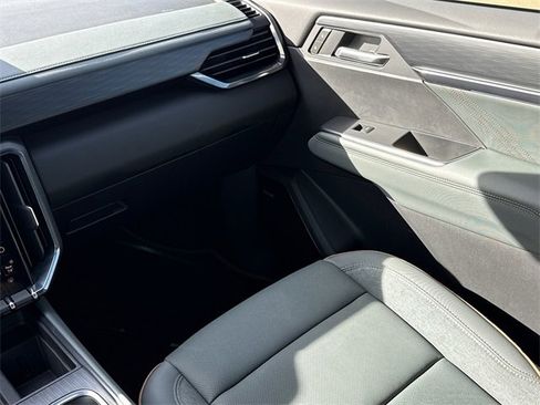 Used 2025 GMC Acadia AT4 image 16