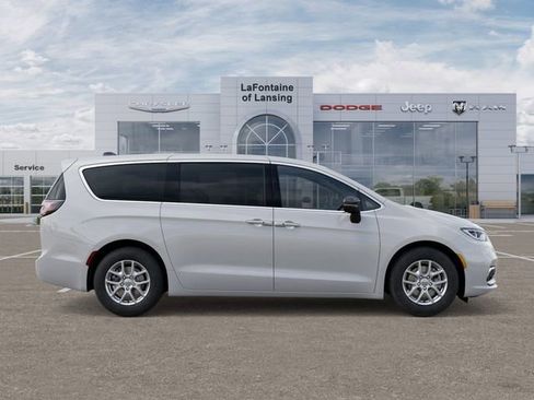 New 2026 Chrysler Pacifica Select FWD image 21