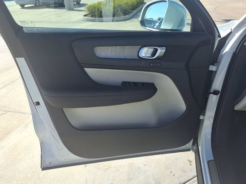 Certified 2023 Volvo XC40 B5 Plus w/ Climate Package AWD/4WD image 13