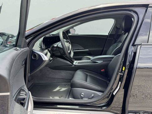 Used 2025 Lucid Air Pure RWD image 18