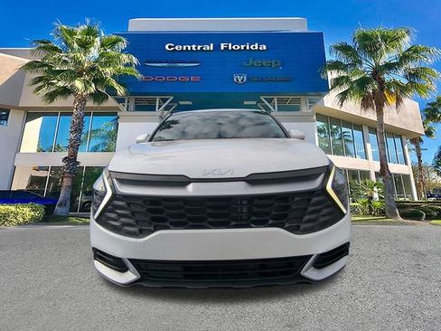 Used 2024 Kia Sportage LX image 3