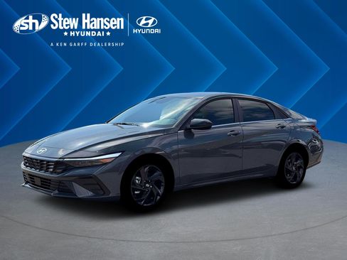 New 2026 Hyundai Elantra SEL Sport Premium image 2