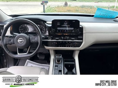 Used 2023 Nissan Pathfinder SL FWD image 13