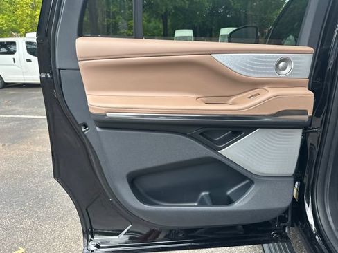 New 2026 Lincoln Navigator L Black Label AWD/4WD image 22