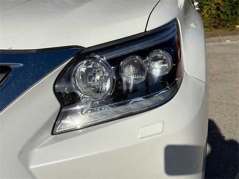 Used 2018 Lexus GX 460 image 9