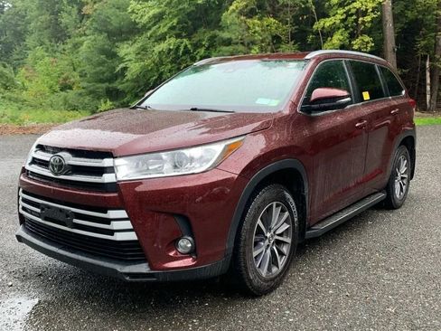 Used 2017 Toyota Highlander XLE AWD/4WD image 1