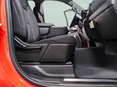 Used 2025 Chevrolet Silverado 1500 LT image 34