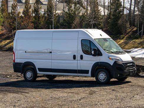 Used 2025 RAM ProMaster 2500 w/ Convenience Group FWD image 11