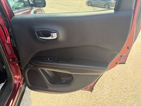 Used 2021 Jeep Compass Latitude AWD/4WD image 17