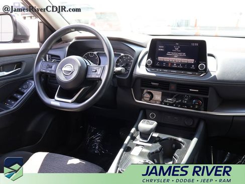 Used 2023 Nissan Rogue SV image 13