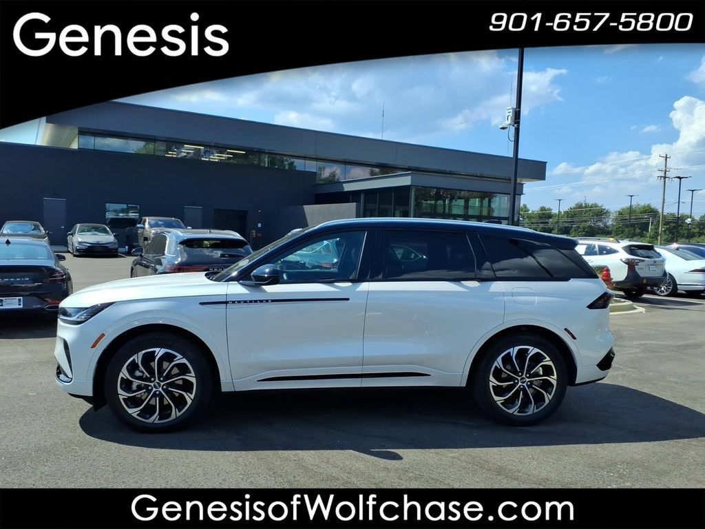 Used 2026 Lincoln Nautilus Reserve AWD/4WD image 2