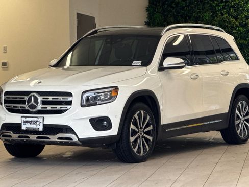 Used 2022 Mercedes-Benz GLB 250 4MATIC w/ Premium Package Lite image 8