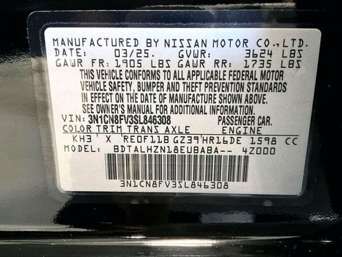 Used 2025 Nissan Versa SR w/ Trunk Package image 32