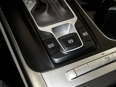 Certified 2023 Kia Carnival LX FWD image 22