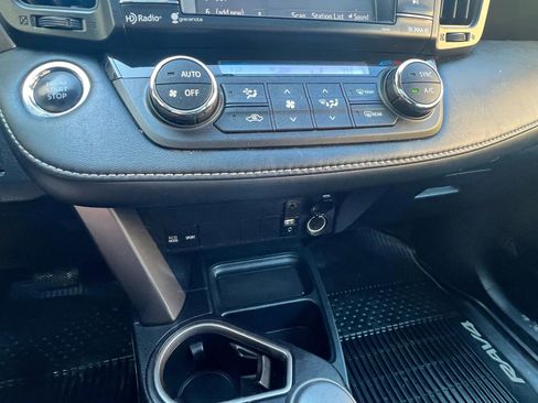 Used 2018 Toyota RAV4 XLE w/ Plus Extra Value Package AWD/4WD image 19