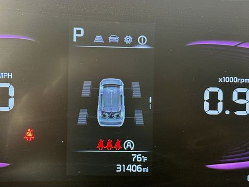 Used 2025 Kia Sportage LX image 18